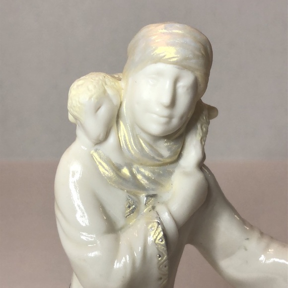 Hallmark Nativity Watchful Shepard with Lamb 7 inch Porcelain Figurine 2005 - Picture 2 of 4